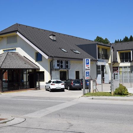 Hostel Novak Ново-Место Экстерьер фото