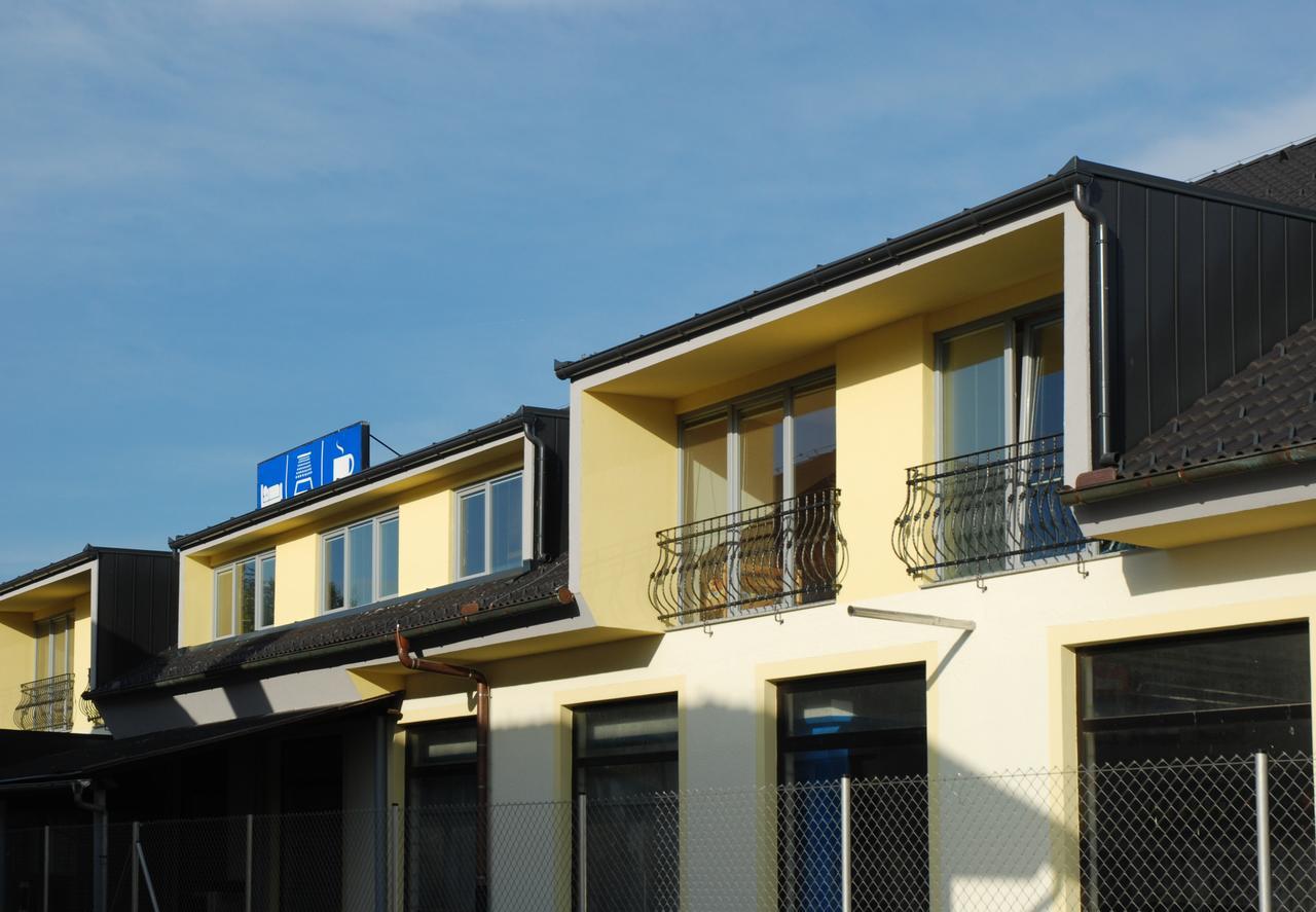 Hostel Novak Ново-Место Экстерьер фото
