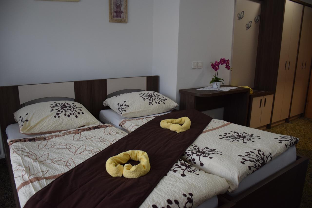 Hostel Novak Ново-Место Экстерьер фото