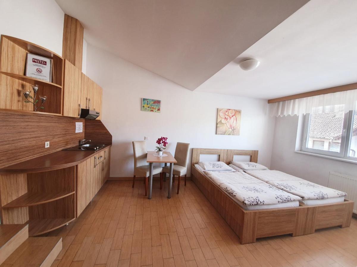 Hostel Novak Ново-Место Экстерьер фото