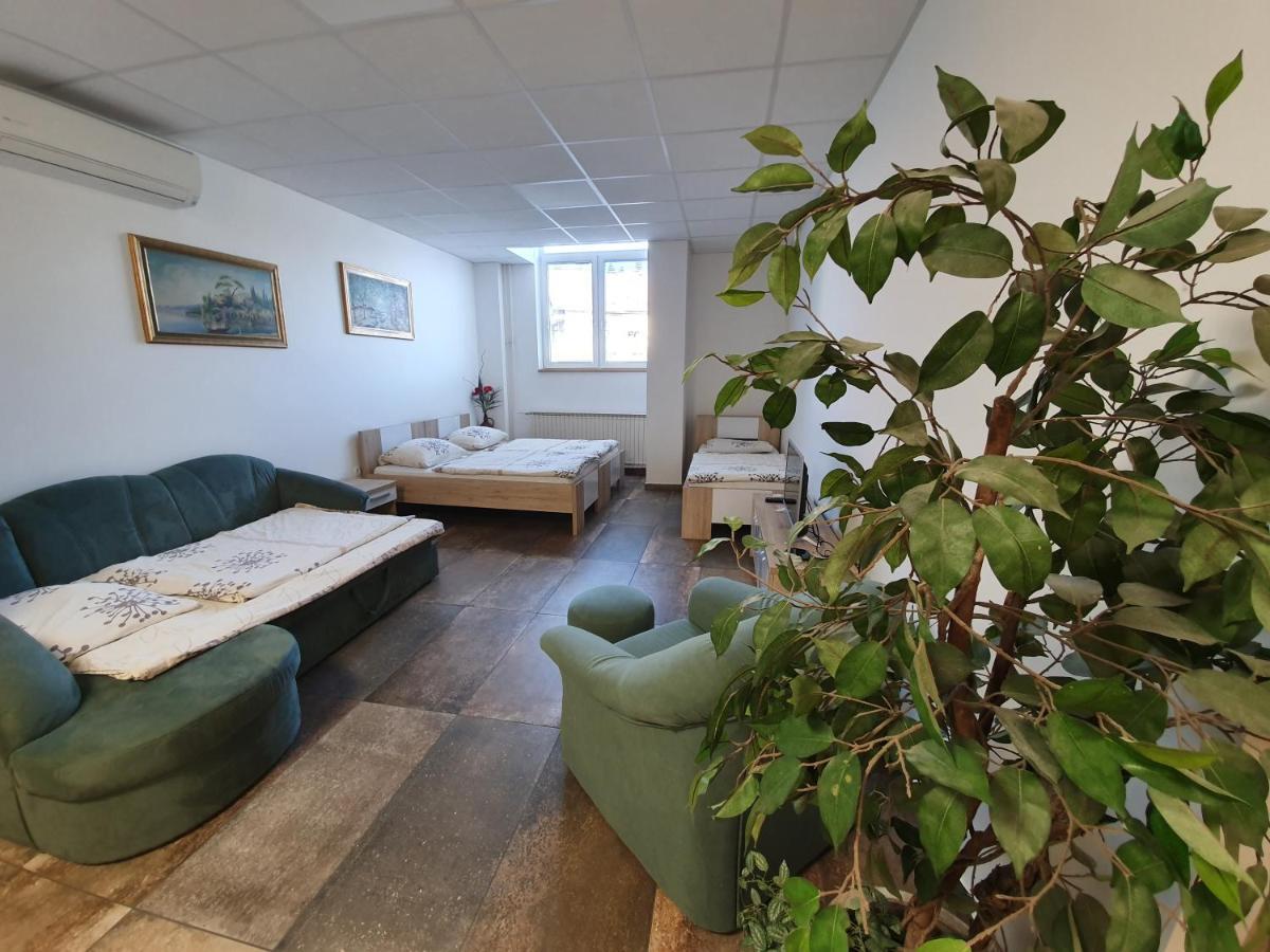 Hostel Novak Ново-Место Экстерьер фото