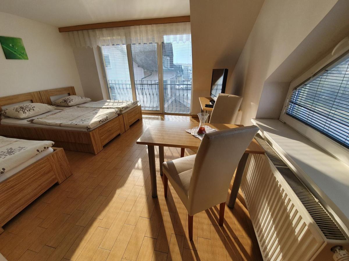 Hostel Novak Ново-Место Экстерьер фото